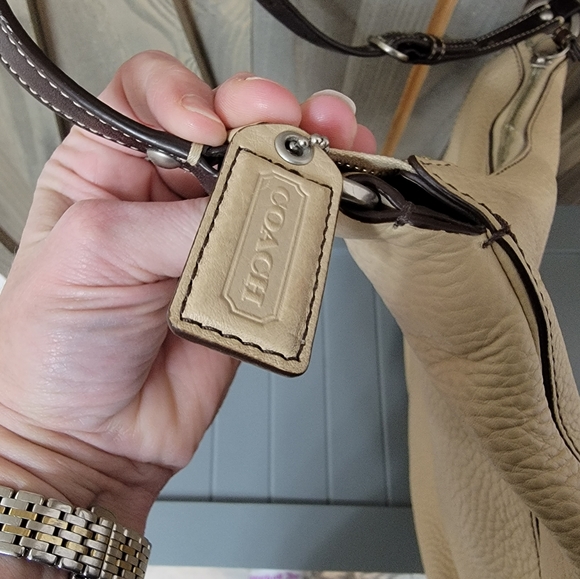 Coach - Picture 4 of 6